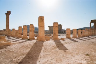 シリア旅行記：砂漠の中の遺跡、パルミラ観光の時間帯。アラブのバスのルール。
